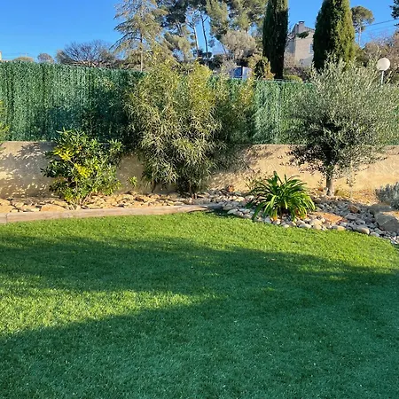 Mas Provencale Jardin Piscine فيلة سا سيرْ سور مير